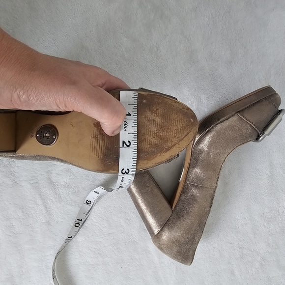 ANTIQUED GOLD FOSSIL PLATFORM SHOES - Picture 11 of 13